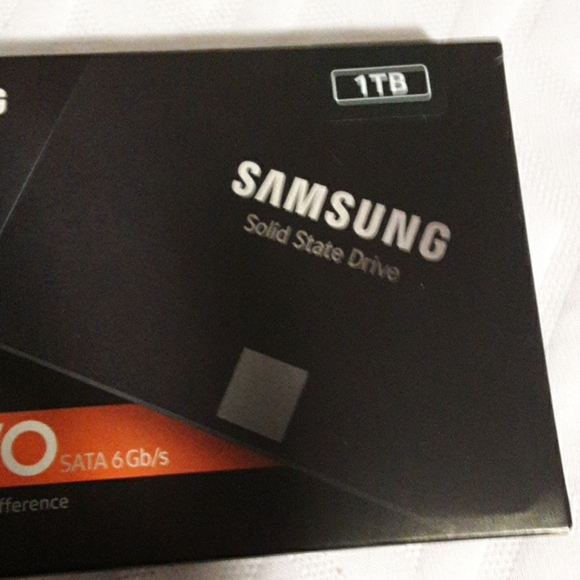 Samsung solid state drive - Picture 3 of 3